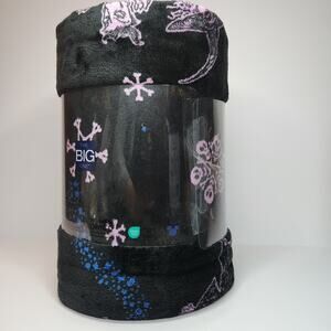 Disney Tim Burton's The Nightmare Before Christmas throw New with package